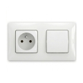 Legrand - Prise domestique et interrupteur unipolaire n° 1 avec cadre NILOE 250V blanc