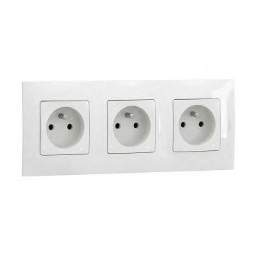 Legrand - Prise triple domestique avec enjoliveur NILOE 250V blanche