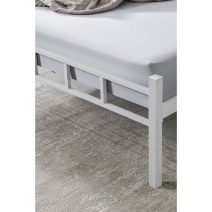 Lit deux places en métal ORMEL 120 x 200 cm, blanc — charge maximale 120 kg