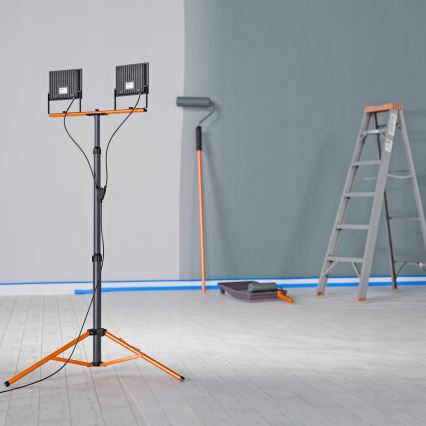 Projecteur LED avec trépied 2xLED/50W/230V 4500K IP65 noir/orange