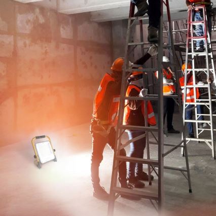 Projecteur LED rechargeable avec trépied — 50 W / 3,2 V / 4500 K / 5000 mAh / IP65 — orange