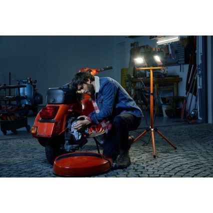 Projecteur sur pied 2xLED/50W/230V IP65