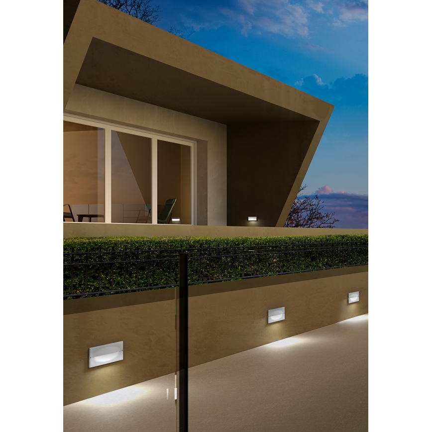 Redo 90009 - Applique d'orientation extérieure TAMPA LED/11W/230V IP54 blanche