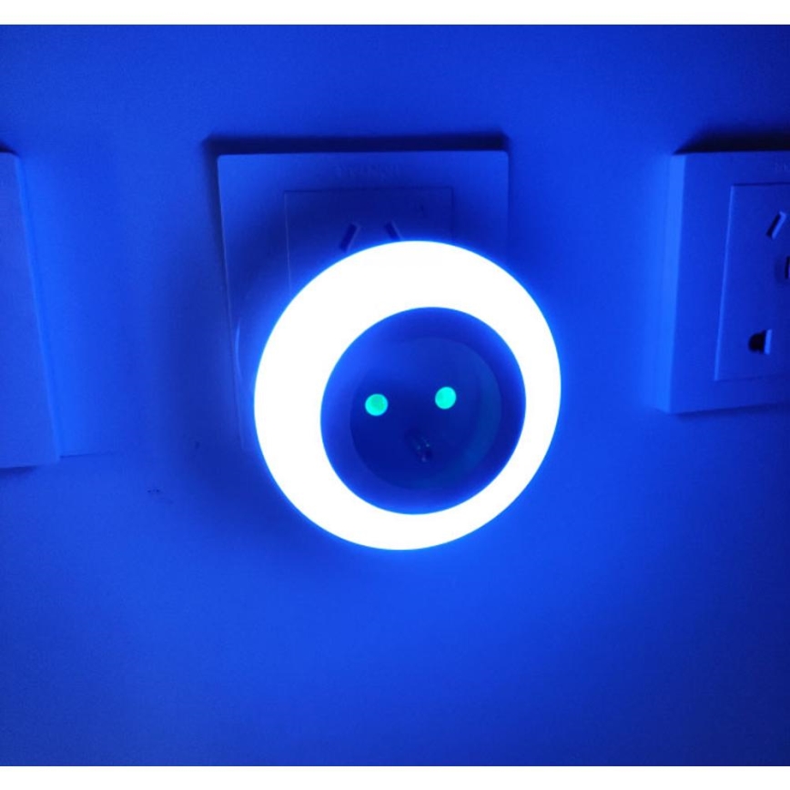 Lumière d'orientation LED avec détecteur de crépuscule et prise LED/0,6W/230V