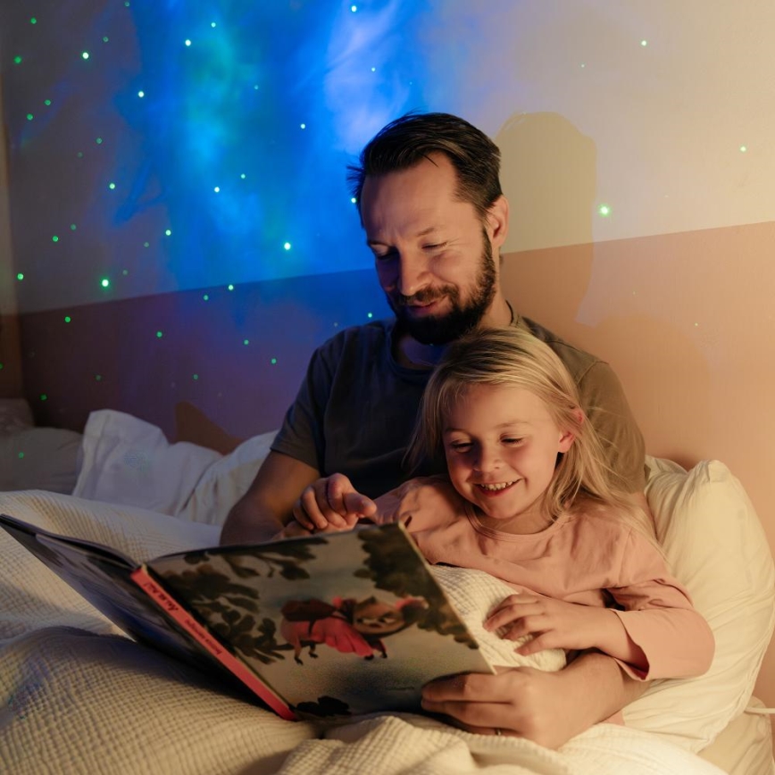 Projecteur LED pour enfants 230V astronaute 12,5 cm + télécommande