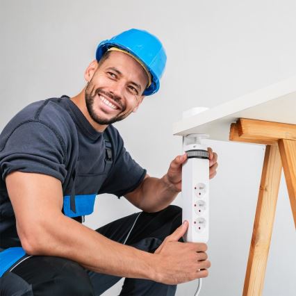 Multiprise à pince pour bureau, 3 prises (type E) + 2 ports USB-A + 1 port USB-C, 1,5 m, blanc