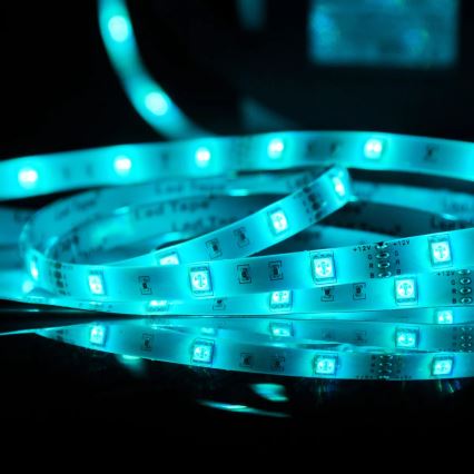 Ruban LED RVB à intensité variable pour l'extérieur 5m LED/14W/12V IP65 + télécommande