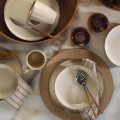 Service de table 16 pièces en porcelaine, beige