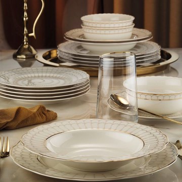 Service de table 24 pièces en porcelaine blanche, finition dorée
