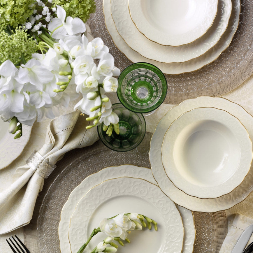 Service de table 24 pièces en porcelaine blanche, finitions dorées