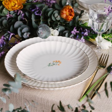 Service de table 27 pièces en porcelaine, blanc et doré