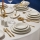 Service de table 53 pièces en porcelaine, blanc et doré