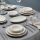 Service de table 53 pièces en porcelaine blanche, accents argentés