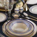 Service de table 53 pièces en porcelaine — blanc, bleu et doré
