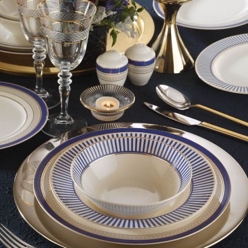 Service de table 53 pièces en porcelaine — blanc, bleu et doré
