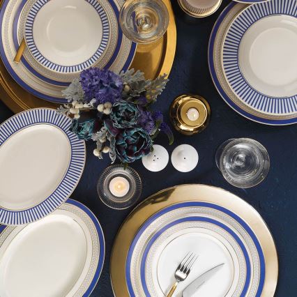 Service de table 53 pièces en porcelaine — blanc, bleu et doré