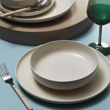 Service de table 8 pièces beige en porcelaine