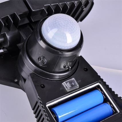 Projecteur solaire avec détecteur 2000mAh LED/8W/3,7V IP44
