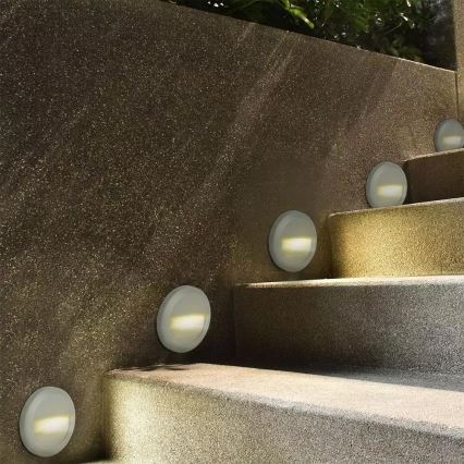 Spot d'escalier LED LED/2W/100-240V 4000K IP65 blanc