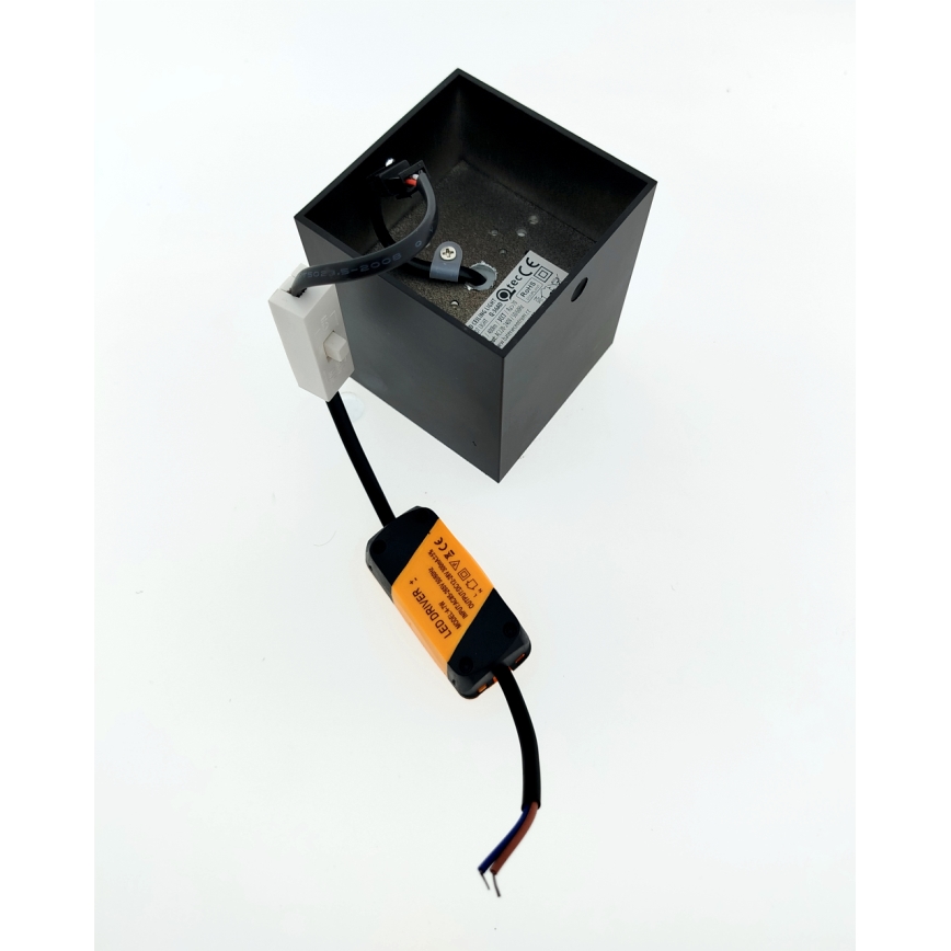 Spot LED/5W/230V 3000/4000/6400K 7,5x7,5 cm noir