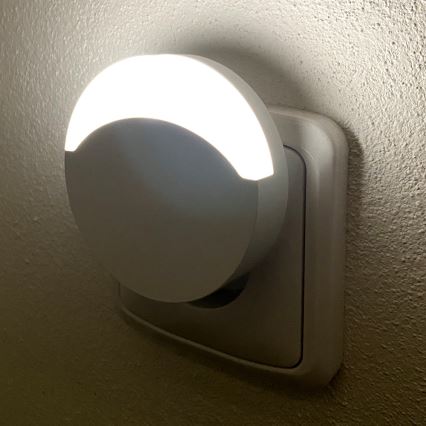 Veilleuse LED avec détecteur SAMSUNG CHIP LED/0,5W/230V 65mm 4000K ronde