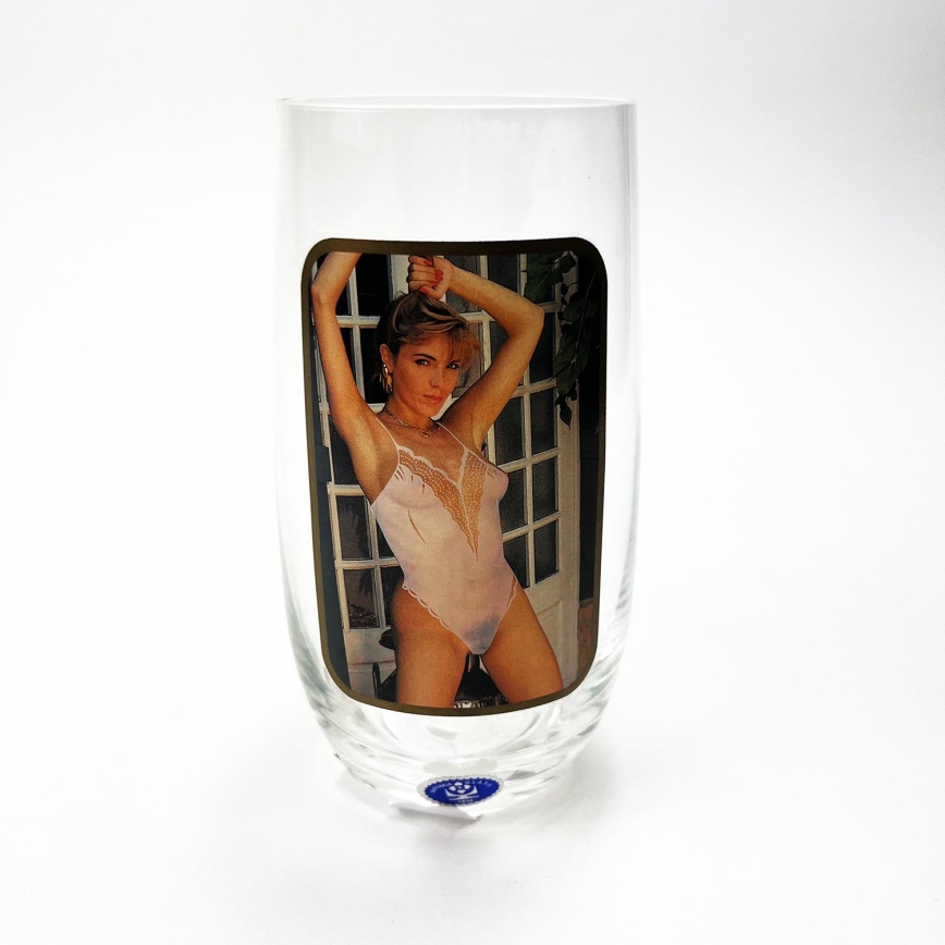 Verre avec un motif de femme