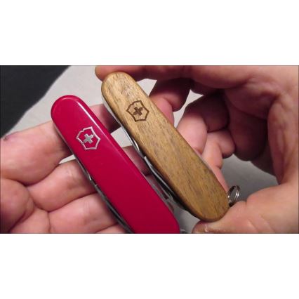 Victorinox - Couteau de poche multifonction 9,1 cm/14 fonctions rouge